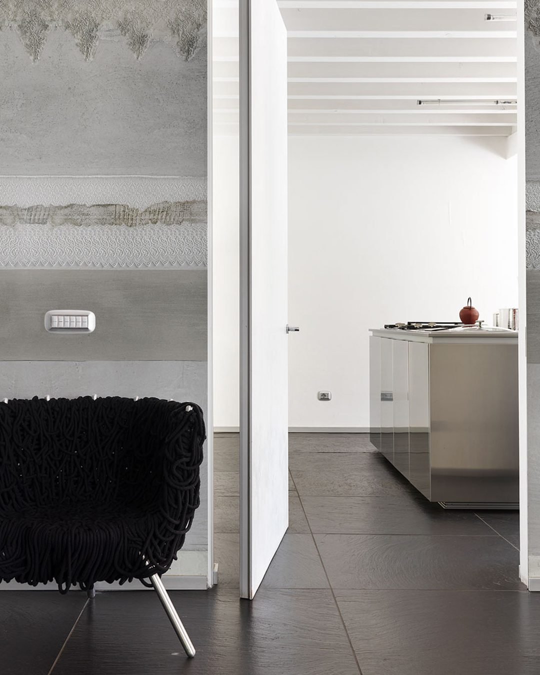 NOBILE-SILENZIO_INKNOLZ18_AMB Carta Da Parati Nobile silenzio - Inkiostro Bianco - immagine 1